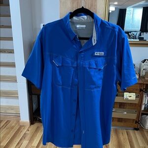 Columbia Men's Blue Short Sleeve Shirt